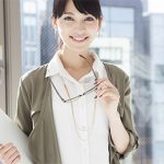 オフィス用のイヤリングはどう選ぶ？事務職の女性がイヤリングを選ぶ3つのポイント
